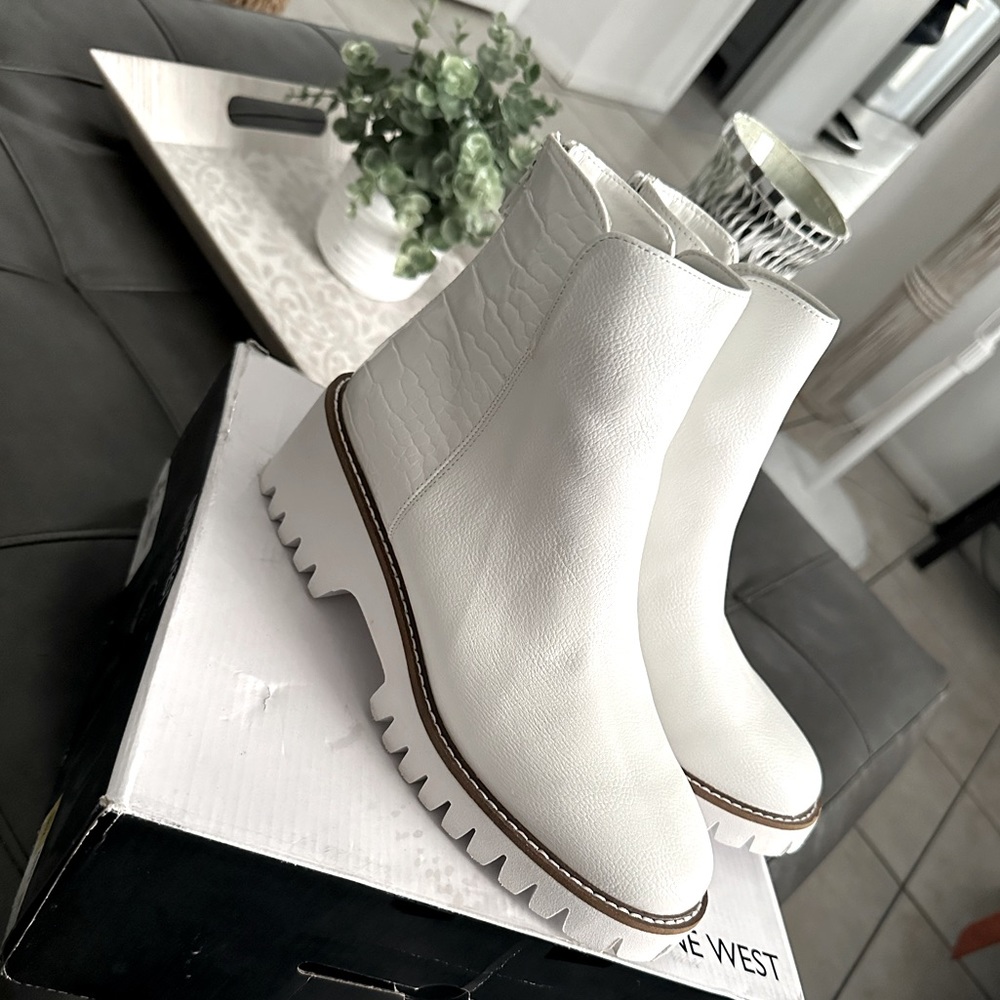 Brand new in box Nine West size 8 booties